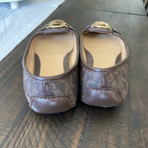 EUC michael Kors flats womens size 9.5, small scuff mark on right heel - Picture 2 of 5